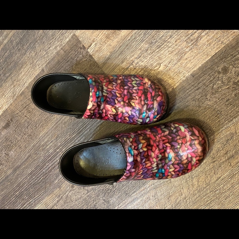 Dansko Clogs EUC